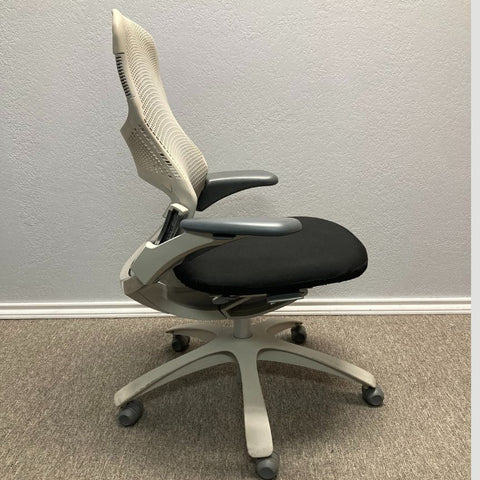 Image of Pre-Owned Knoll Generation Chair
