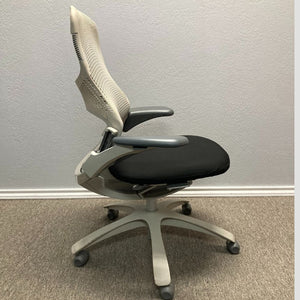 Pre-Owned Knoll Generation Chair