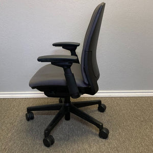 Pre-Owned Steelcase Amia Chair