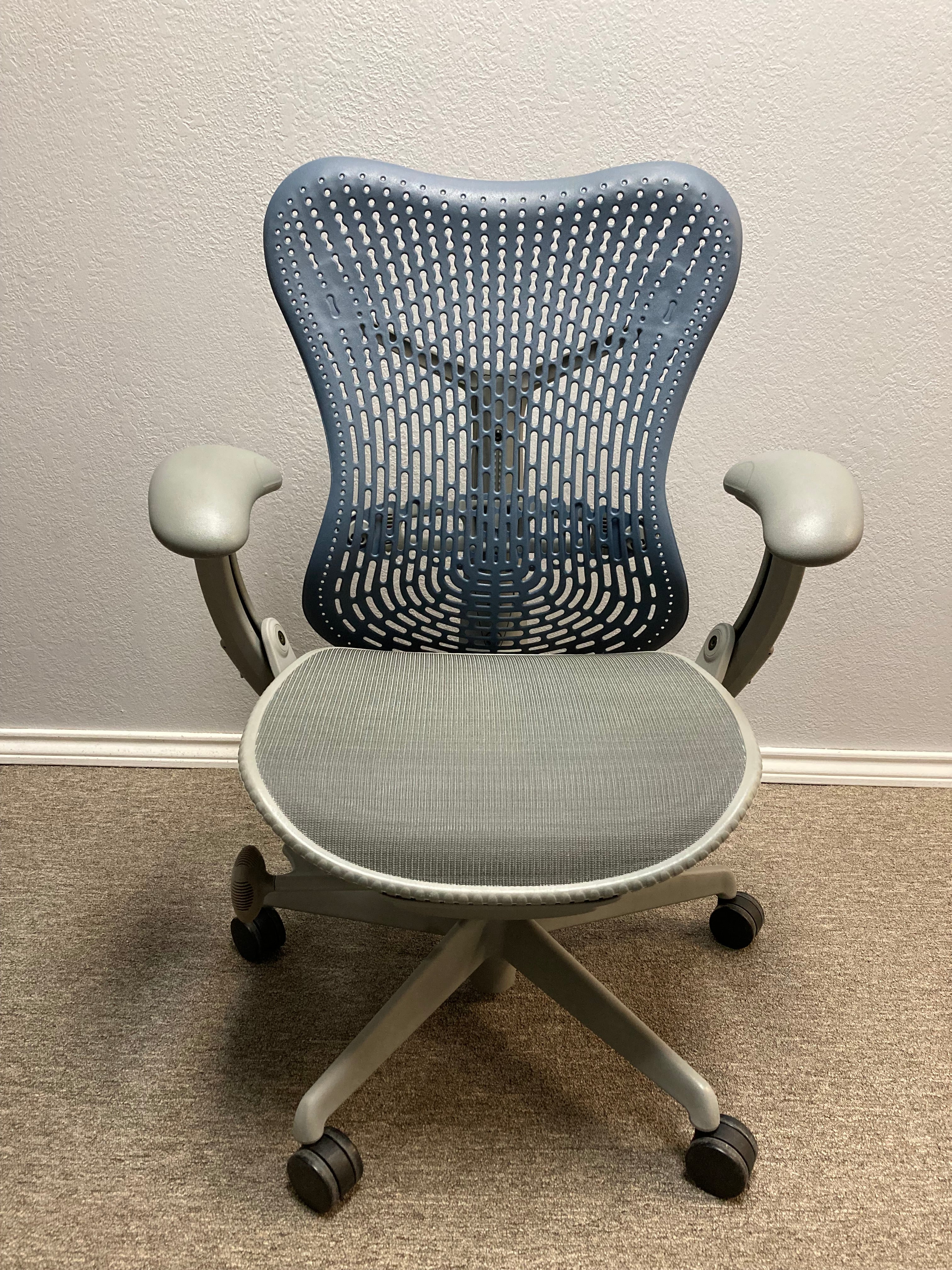 Pre-Owned Herman Miller Mirra